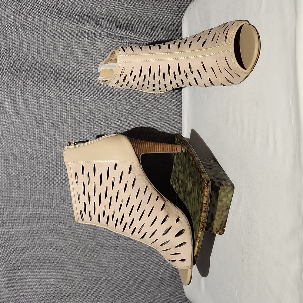 ANA Cornelius Peep Toe rear zip Bootie SZ 6.5 M
